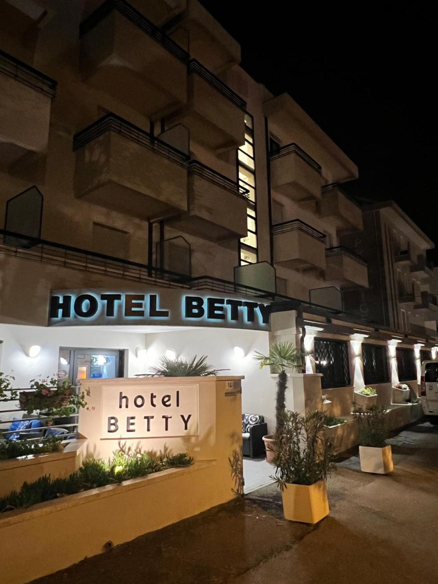 רימיני Hotel Betty מראה חיצוני תמונה